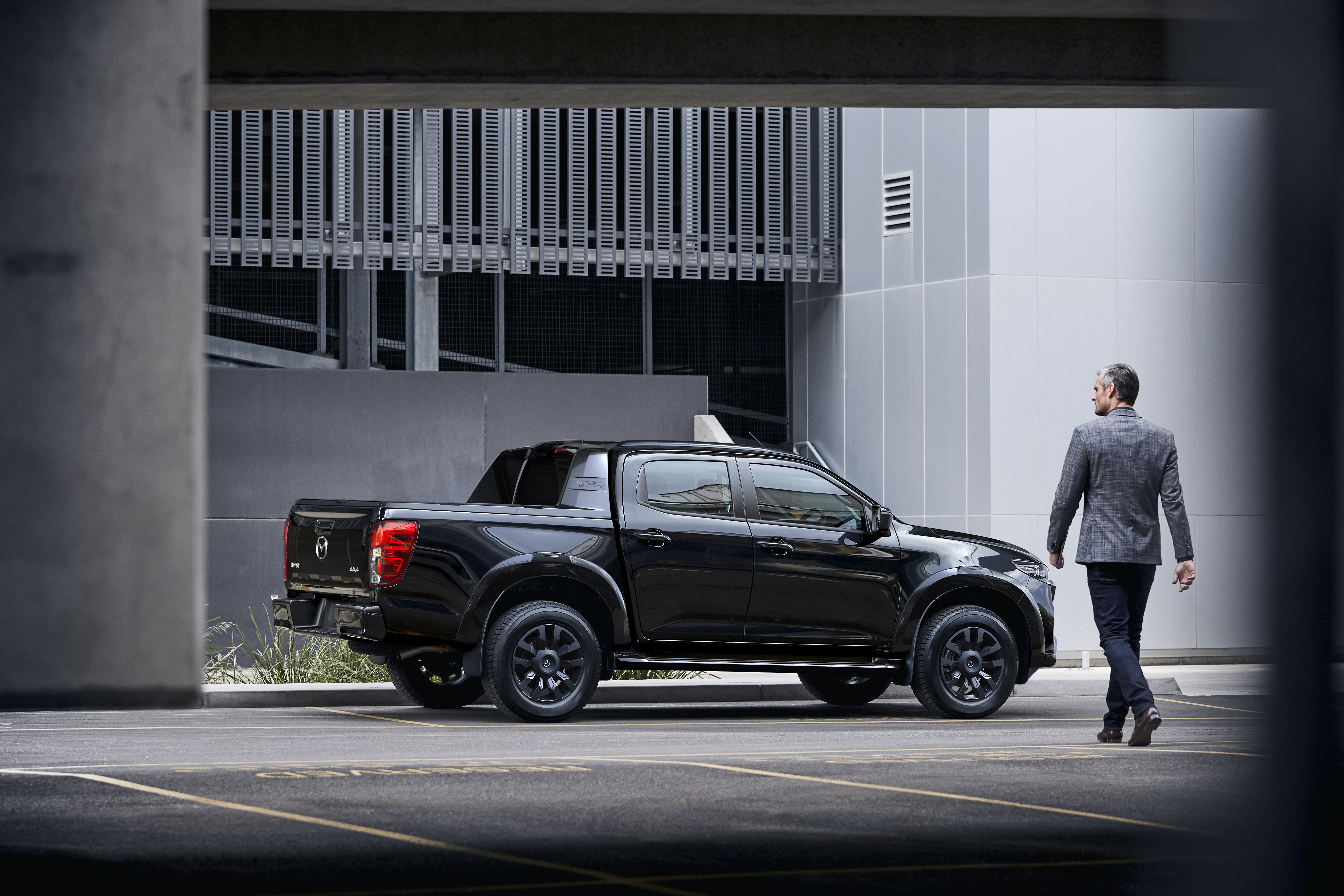 2024 BT 50 AUS RHD C002 SP Pkg EXT RQ Trueblack INT Blackterracotta Until20271215
